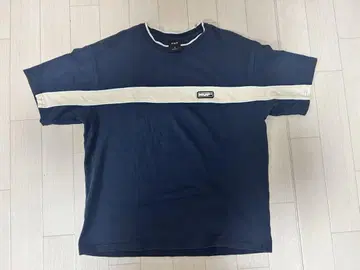 [ HUF/하프 ] 네이비 x 화이트 라인 디자인 티셔츠