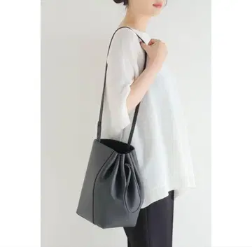 Maeden 메이든 CANNA BUCKET BAG 숄더백