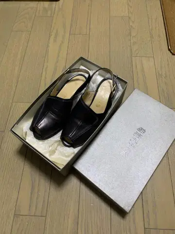 키쿠치 타케오 블랙 오픈토 하이힐