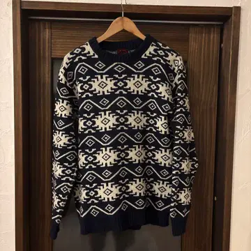 컷-레이트 스웨터 L