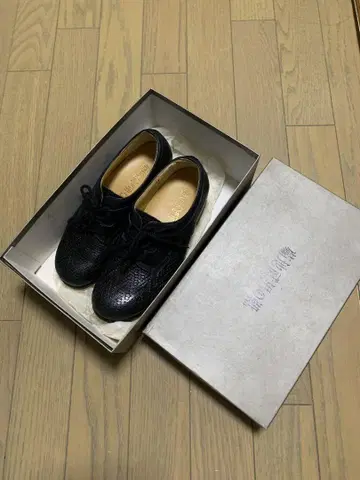 키쿠치 타케오 여성용 블랙 가죽 로퍼