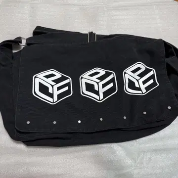 P.C.F APPAREL DEPARTMENT 숄더백