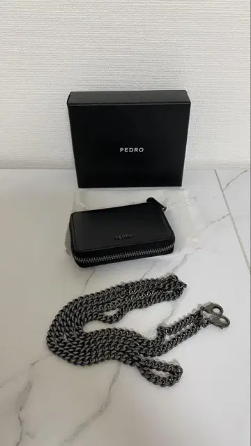 PEDRO 블랙 체인 달린 코인 케이스