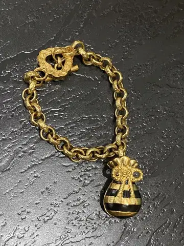 빈티지 골드와 블랙 스트라이프 팔찌