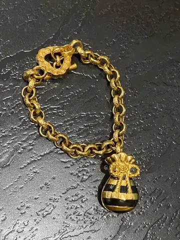 빈티지 골드와 블랙 스트라이프 팔찌