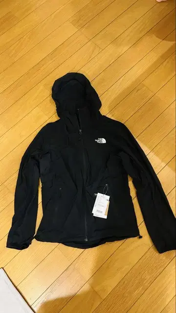새상품 미사용 택 포함 The North Face 윈드브레이커 블랙