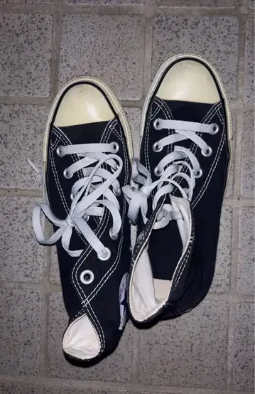 CONVERSE 블랙 하이컷 스니커즈 23.5cm