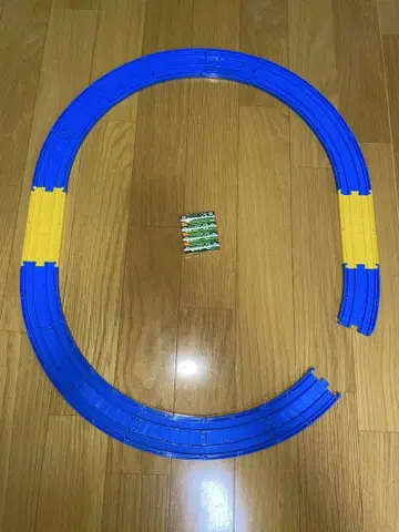AA형 건전지와 남은 레일