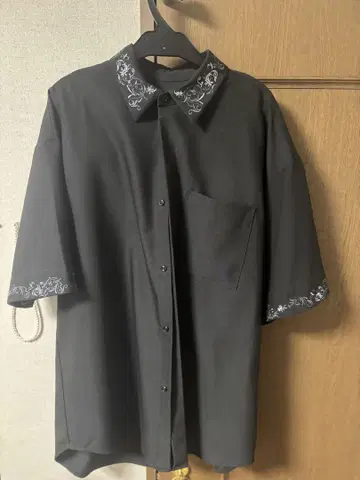 HARE 반팔 셔츠 자수 부착