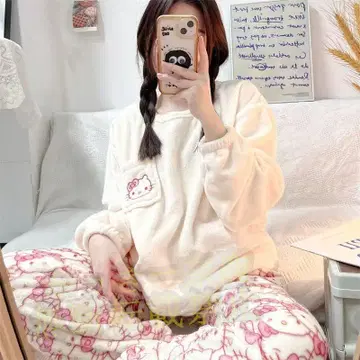 헬로키티 플리스 룸웨어 세트