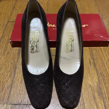 Ferragamo 다크 브라운 펌프스