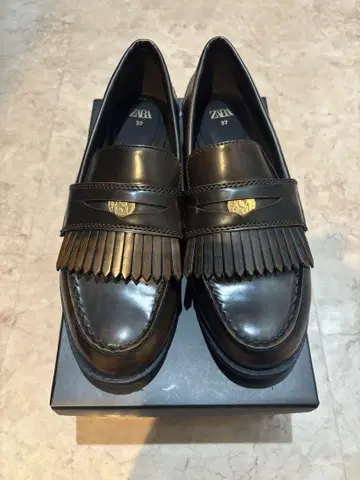 [ 새상품급 ] ZARA 코인 로퍼 브라운 37