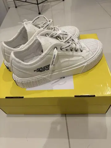 미사용 새상품! MARC JACOBS 화이트 로우컷 스니커즈 27cm