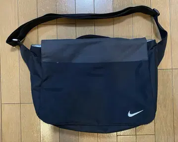 나이키 메신저 백 블랙