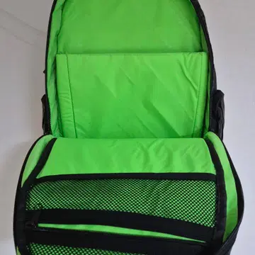 gravis x The Hundreds 콜라보 한정판 검정 백팩 브랜드 중고거래