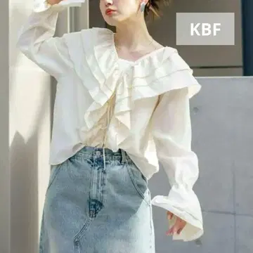 시착만 한 상품 새상품 KBF 프릴 칼라 리본 블라우스