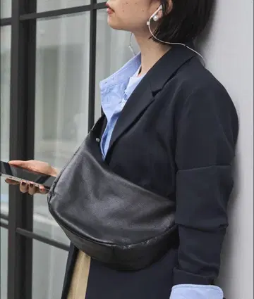 [russet] 소프트 레더 라운드 숄더백