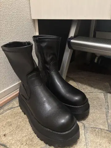 블랙 가죽 부티 통굽