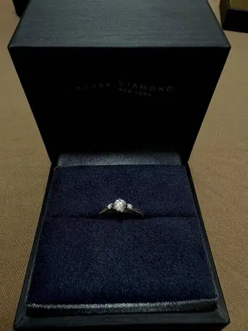 Lazare Diamond 0.26 CT 반지