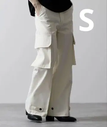 CLEL 플레어 카고 팬츠 S 사이즈 에크루 (아이보리)