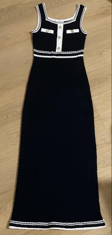 LILYBROWN x MARY QUANT 슬리브리스 니트 원피스
