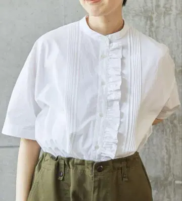 팰리시 플라켓 프릴 블라우스 화이트 반팔