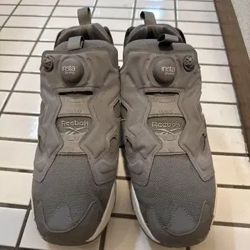 리복 인스타 펌프 그레이 스니커즈