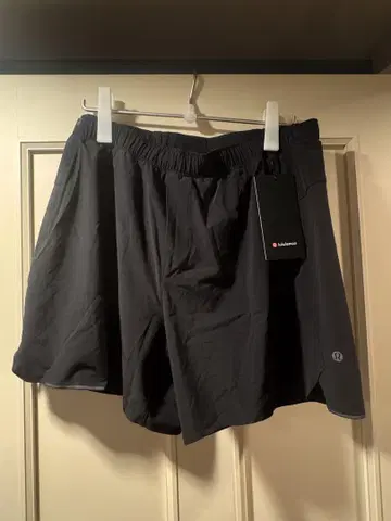 룰루레몬 서지 쇼트 6인치 블랙 XL