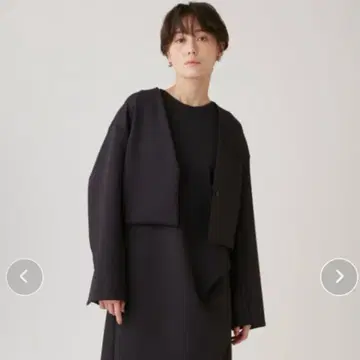 컨디션 최상 2024년 에미 종이상자 니트 크롭 자켓 금