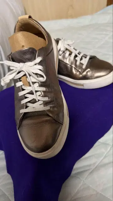 Clarks unstructured 메탈릭 브라운 스니커즈