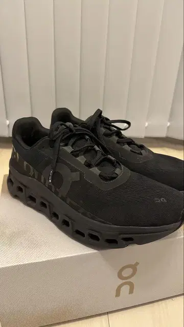 on Cloudmonster 블랙 9.5