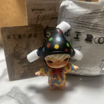 Hirono 피규어 컬러풀 디자인
