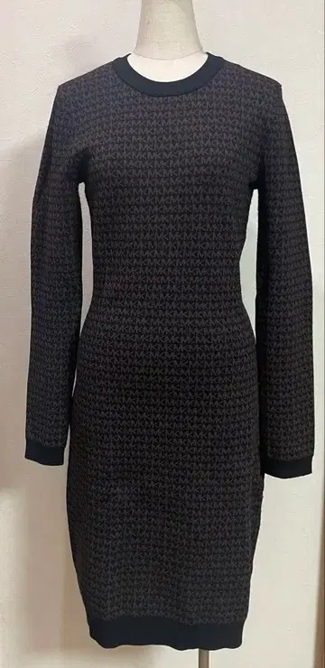 MICHAEL KORS의 긴팔 니트 원피스!