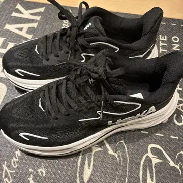 HOKA CLIFTON 10 블랙 24.5