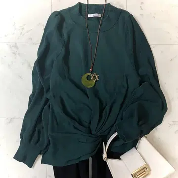 새상품급 언리드 BISHOP SLEEVE TWIST KNIT
