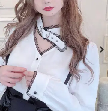 MARS 하트 리본 버클 블라우스