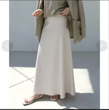 새상품 앤도미 분또 플레어 스커트 아이보리