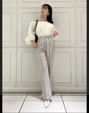 [ SNIDEL ] 벨트 포함 세미 플레어 팬츠