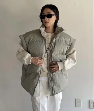 스탠드 칼라 박스 다운 베스트