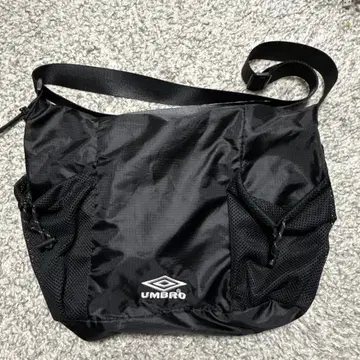 UMBRO 나일론 숄더백 블랙