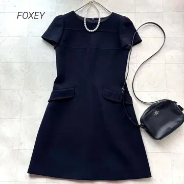 FOXEY 미드센추리 새상품급 울 원피스 다크 네이비 38 사이즈 반팔