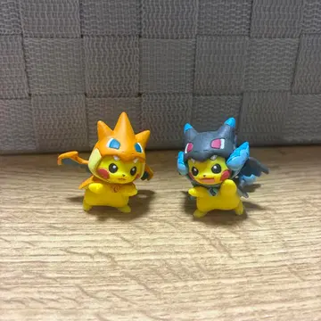 메가 판초를 입은 피카츄 리자몽 포켓몬 센터 가챠 메가 진화 레어