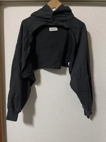BEAMS BOY 블랙 크롭 후드티