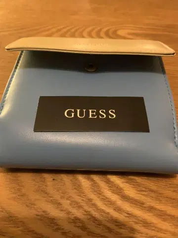 GUESS 파란색 접이식 지갑