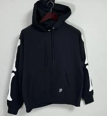 CHALLENGER / BONE HOODIE 크로스본