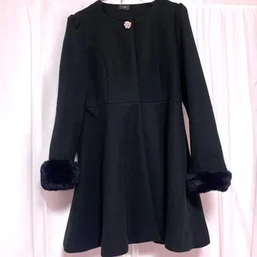 evelyn 블랙 비쥬 장식 A라인 플레어 코트