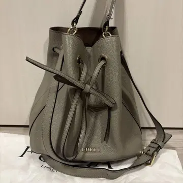 FURLA 그레이 버킷 백