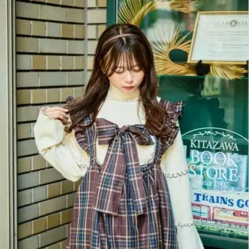 쿠틸 레트로 플레어 슬리브 리브 메로우 터틀 스웨터
