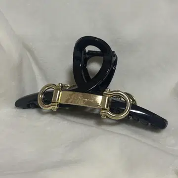 [미사용 새상품] 페라가모 블랙 헤어 클립