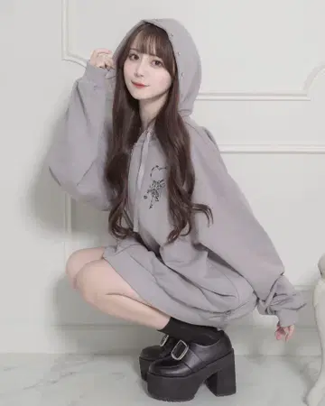 pium bunny go round 오버 사이즈 지퍼 후드티